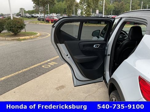 Used 2020 Volvo XC40 T5 R-Design AWD/4WD image 16