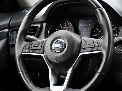 Used 2018 Nissan Rogue SV w/ Premium Package image 20