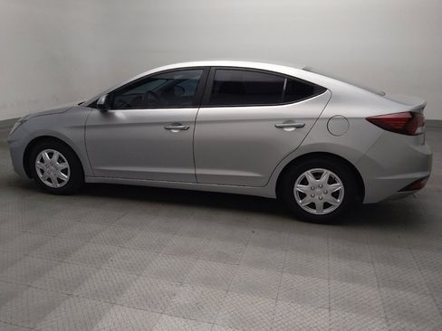 Used 2020 Hyundai Elantra SE FWD image 3