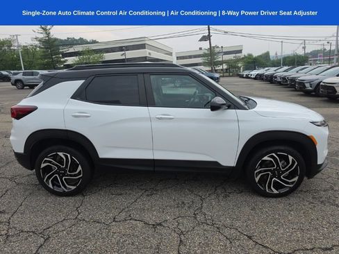 Used 2024 Chevrolet TrailBlazer RS w/ Convenience Package AWD/4WD image 3