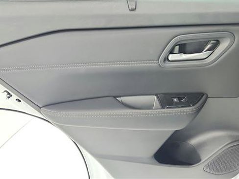 Used 2025 Nissan Rogue SV w/ SV Premium Package FWD image 25