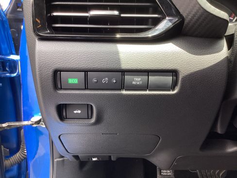 Used 2025 Nissan Sentra SR FWD image 29