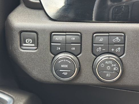 Used 2024 Chevrolet Silverado 2500 LTZ w/ LTZ Convenience Package AWD/4WD image 7