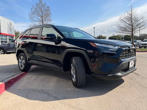 Used 2025 Toyota RAV4 XLE image 5