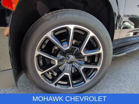 Used 2024 Chevrolet Suburban RST w/ Luxury Package AWD/4WD image 34