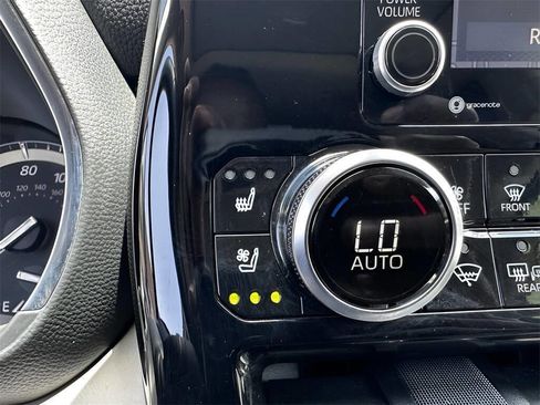 Used 2020 Toyota Highlander Limited image 17