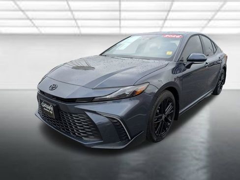 Used 2026 Toyota Camry SE FWD image 23