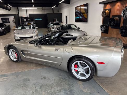 Used 2000 Chevrolet Corvette Convertible w/ Memory Pkg RWD image 6