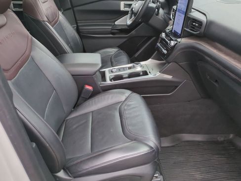 Used 2023 Ford Explorer Platinum w/ Technology Package AWD/4WD image 23