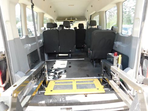 Used 2017 Ford Transit 350 XLT image 5