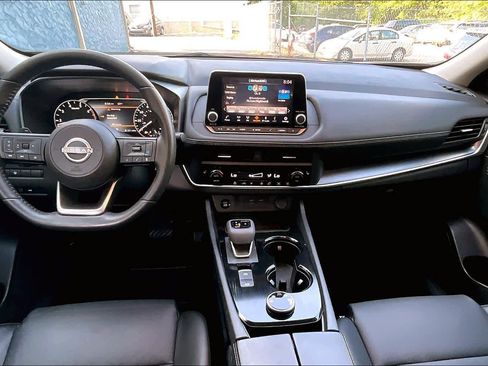 Used 2024 Nissan Rogue SV w/ SV Premium Package AWD/4WD image 16