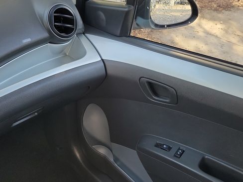 Used 2014 Chevrolet Spark LT FWD image 29