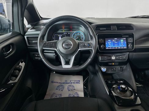 Used 2018 Nissan Leaf SV w/ SV Technology Package FWD image 21