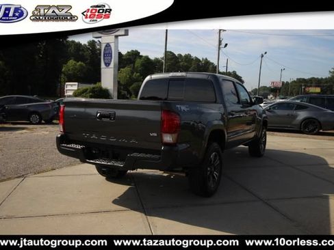 Used 2017 Toyota Tacoma TRD Sport w/ Tow Package RWD image 7