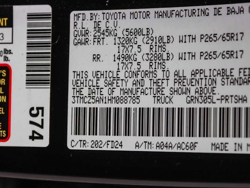 Used 2017 Toyota Tacoma TRD Sport image 27
