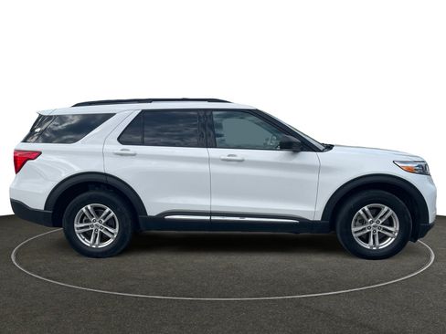 Used 2023 Ford Explorer XLT image 7
