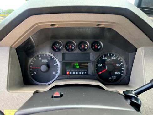 Used 2009 Ford F550 2WD Regular Cab Super Duty image 19