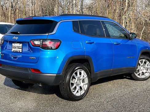 Used 2024 Jeep Compass Latitude w/ Sun and Sound Group image 12