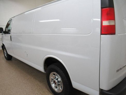 Used 2014 GMC Savana 3500 Extended RWD image 2