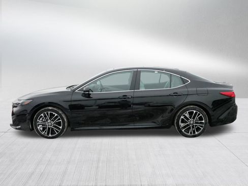 Used 2025 Toyota Camry XLE image 4