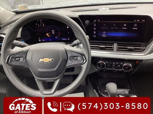 Used 2025 Chevrolet Trax LT FWD image 15