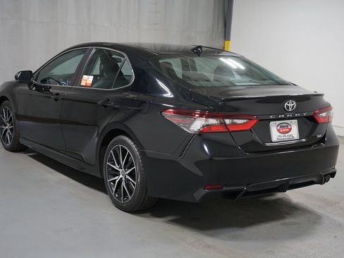 Used 2022 Toyota Camry SE FWD image 6