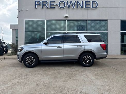 Used 2024 Ford Expedition XLT RWD image 1