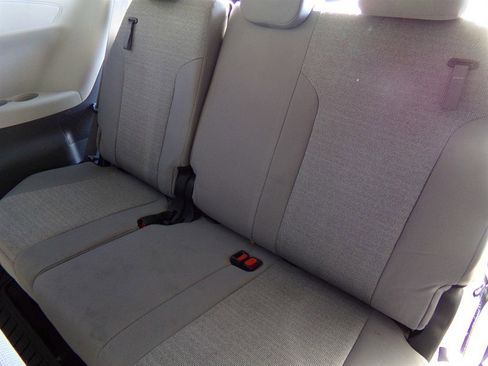 Used 2024 Toyota Sienna LE image 42