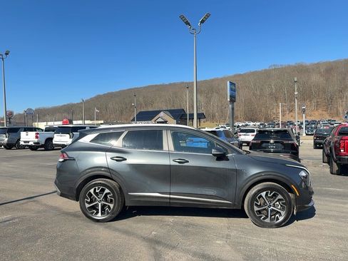 Used 2023 Kia Sportage EX image 3