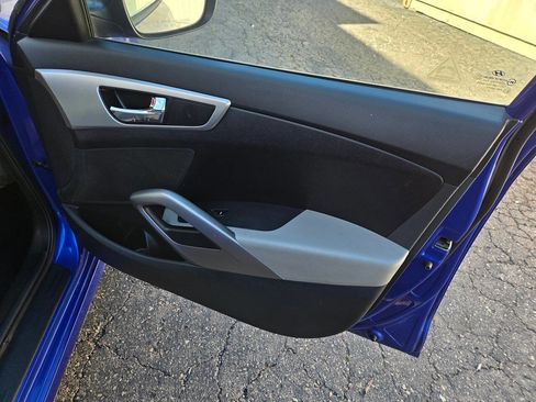 Used 2012 Hyundai Veloster image 32