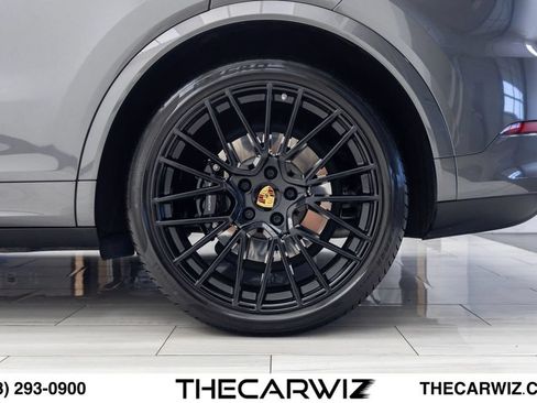 Used 2023 Porsche Cayenne Turbo AWD/4WD image 12