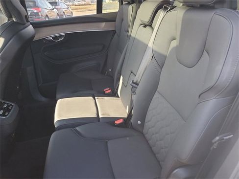 Used 2025 Volvo XC90 B6 Plus image 33