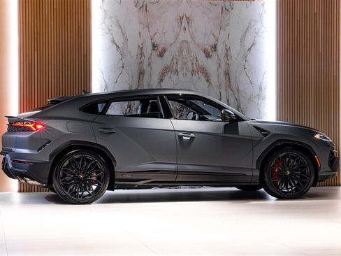 Used 2025 Lamborghini Urus SE AWD/4WD image 3