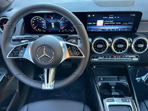 Used 2026 Mercedes-Benz GLB 250 image 25
