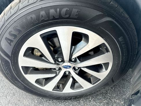 Used 2023 Subaru Outback Premium image 5