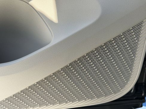 New 2026 Volkswagen Atlas SE image 15