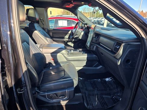 Used 2023 Ford Expedition Platinum image 5