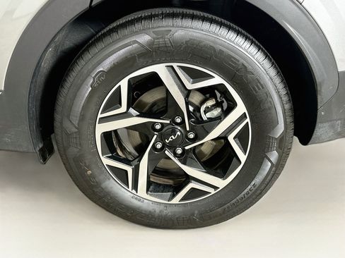 Used 2025 Kia Sportage LX FWD image 11