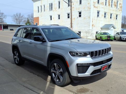 New 2026 Jeep Grand Cherokee Limited Reserve AWD/4WD image 4