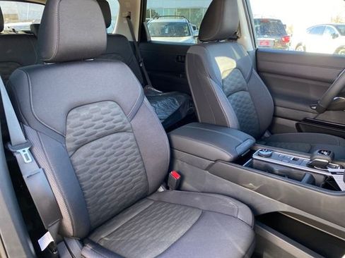 New 2025 Nissan Pathfinder SV image 9