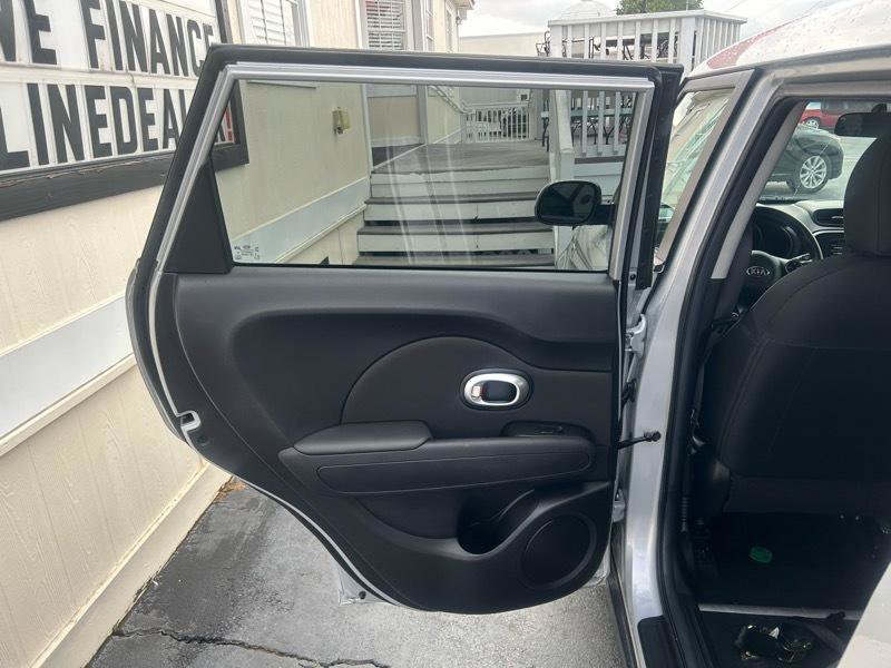 Used 2016 Kia Soul + FWD image 23