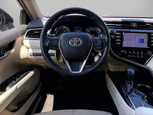 Used 2018 Toyota Camry LE FWD image 12