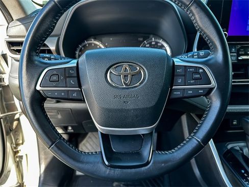 Used 2024 Toyota Highlander LE image 15