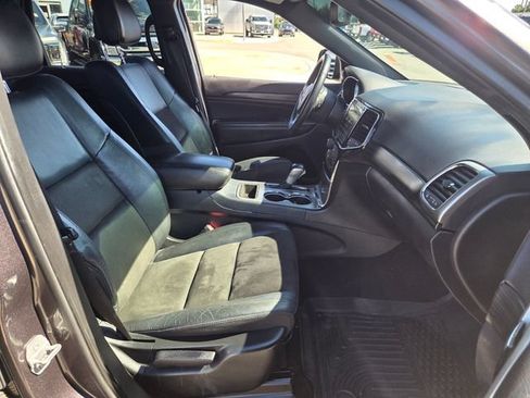Used 2020 Jeep Grand Cherokee Laredo w/ Laredo X Package RWD image 17