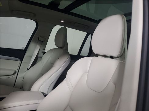 Certified 2025 Volvo XC90 B5 Core w/ Protection Package AWD/4WD image 20