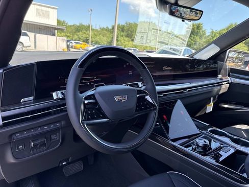 New 2026 Cadillac Escalade ESV Luxury AWD/4WD image 35