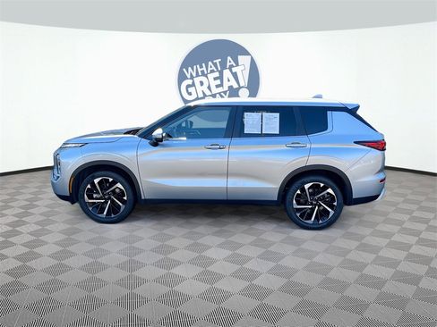 Used 2024 Mitsubishi Outlander FWD image 7