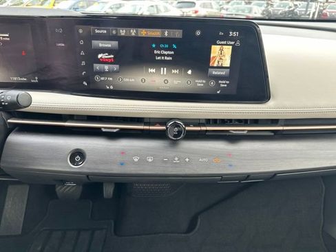 Used 2023 Nissan Ariya AWD image 22
