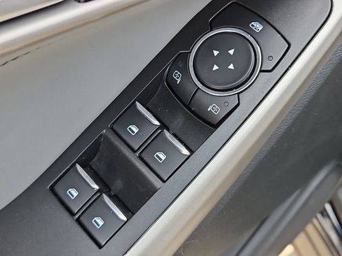 Used 2023 Ford Explorer XLT w/ Equipment Group 202A RWD image 17