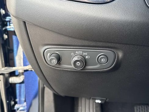 Used 2021 Chevrolet Equinox Premier FWD image 32